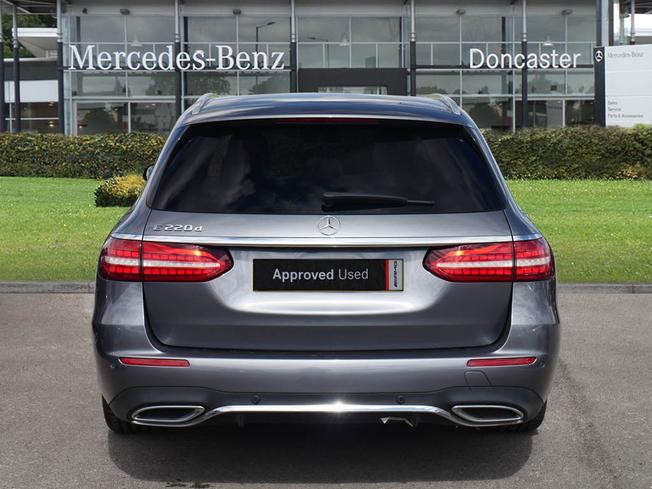 MERCEDES-BENZ E Class Photo 11