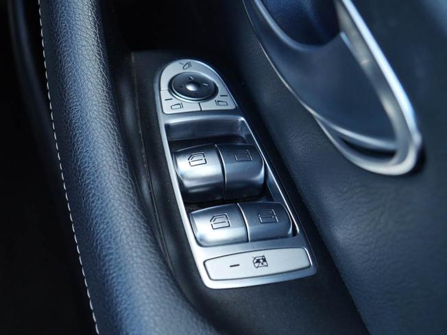MERCEDES-BENZ E Class Photo 16