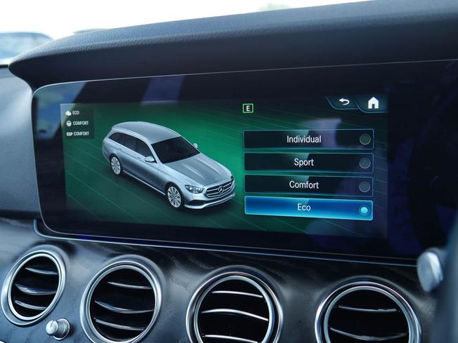MERCEDES-BENZ E Class Photo 28