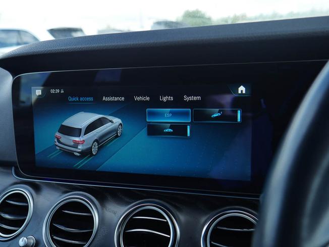 MERCEDES-BENZ E Class Photo 32