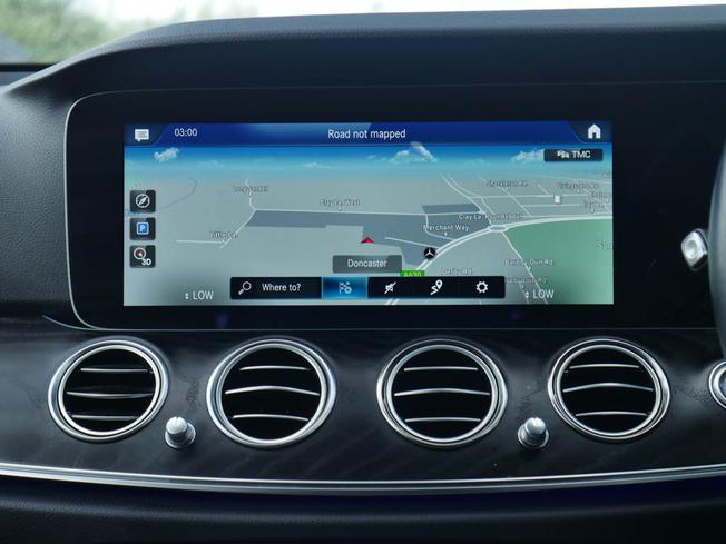 MERCEDES-BENZ E Class Photo 47