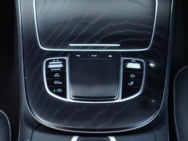 MERCEDES-BENZ E Class Photo 49