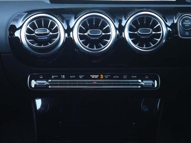MERCEDES-BENZ Cla Class Photo 46