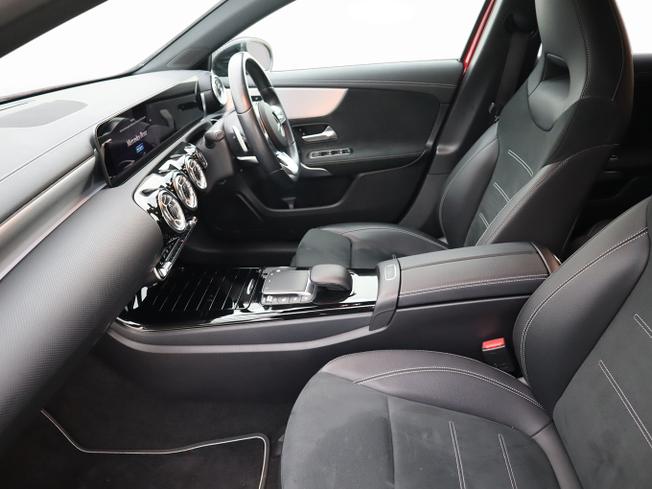 MERCEDES-BENZ A Class Photo 19