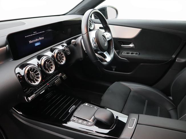 MERCEDES-BENZ A Class Photo 3