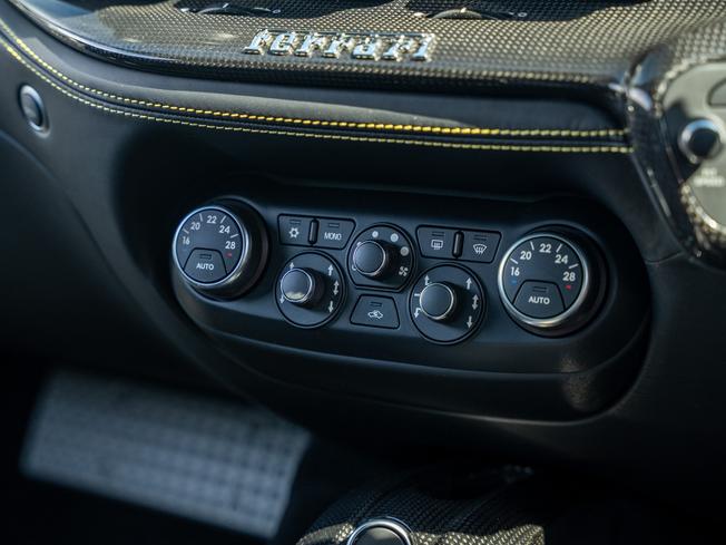 FERRARI F12 Berlinetta Photo 11