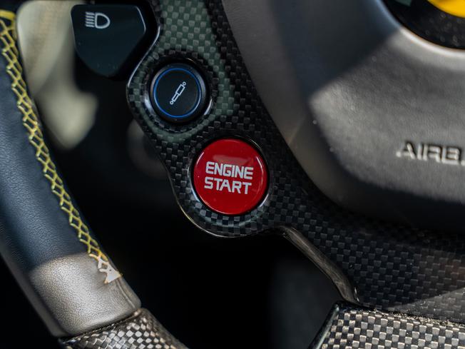FERRARI F12 Berlinetta Photo 14
