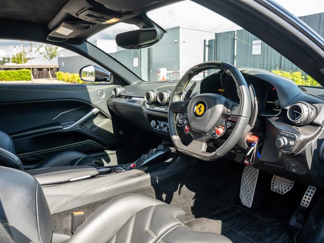 FERRARI F12 Berlinetta Photo 16