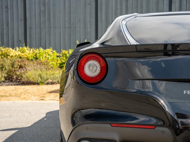 FERRARI F12 Berlinetta Photo 29