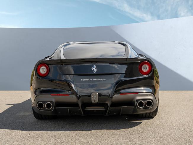 FERRARI F12 Berlinetta Photo 8
