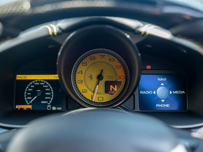FERRARI F12 Berlinetta Photo 9
