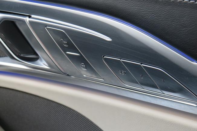 BMW 8 Series Photo 12