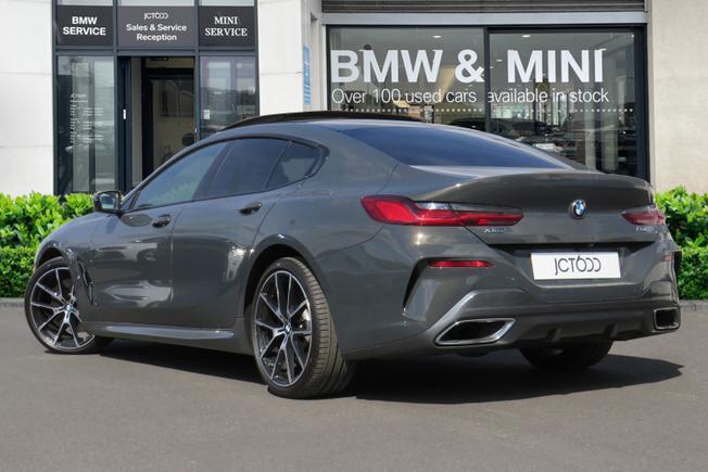 BMW 8 Series Photo 2