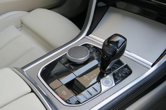 BMW 8 Series Photo 29