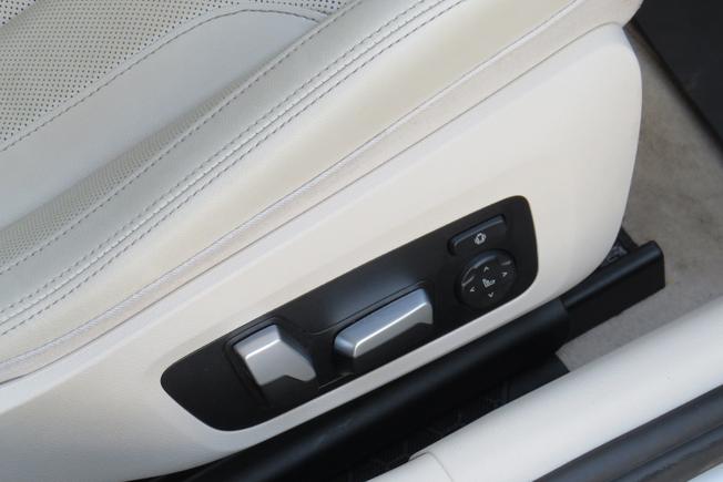 BMW 8 Series Photo 30