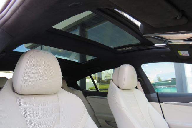 BMW 8 Series Photo 33