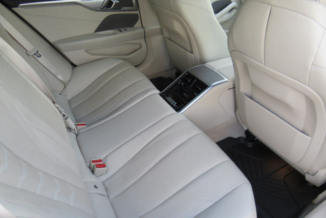 BMW 8 Series Photo 34
