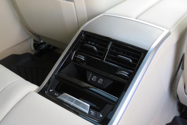 BMW 8 Series Photo 37