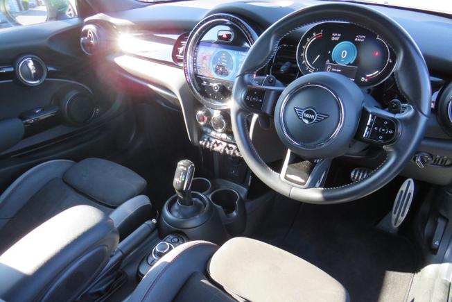 MINI Hatchback Photo 12