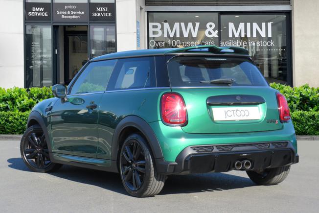 MINI Hatchback Photo 2