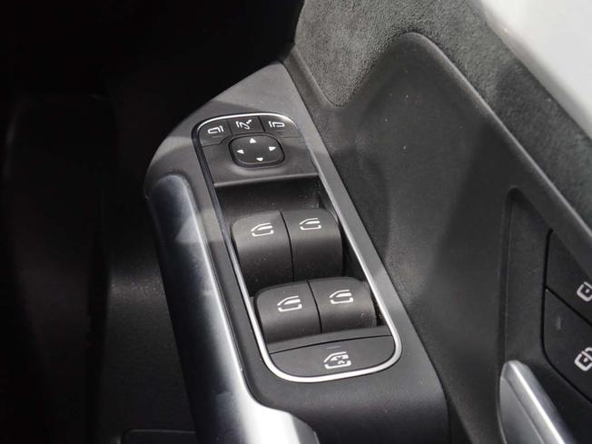MERCEDES-BENZ Eqa Photo 16