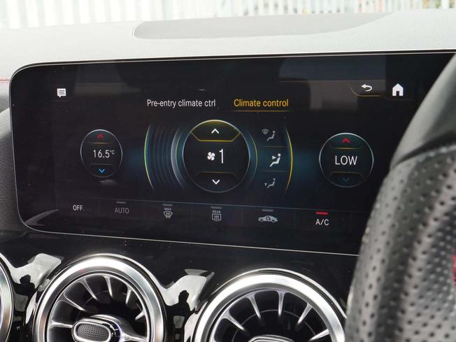MERCEDES-BENZ Eqa Photo 32