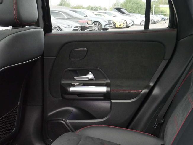 MERCEDES-BENZ Eqa Photo 41