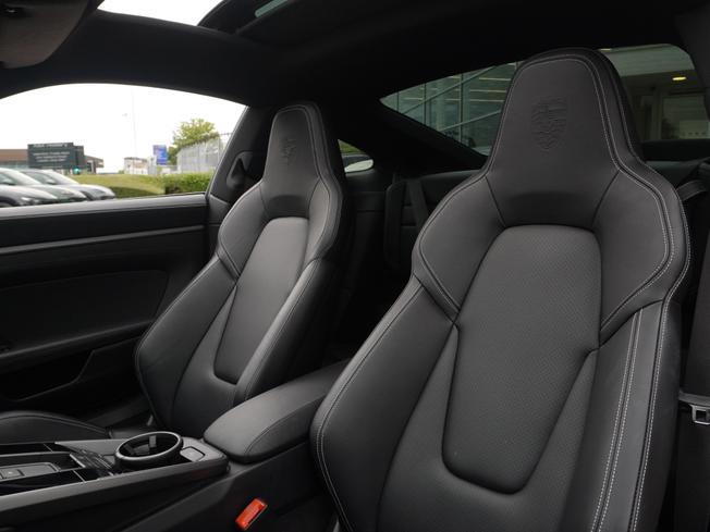 PORSCHE 911 Photo 11