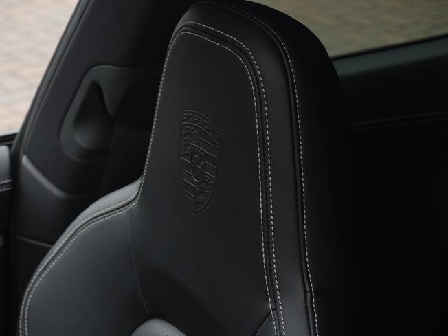 PORSCHE 911 Photo 13