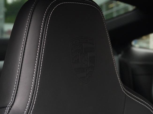 PORSCHE 911 Photo 14