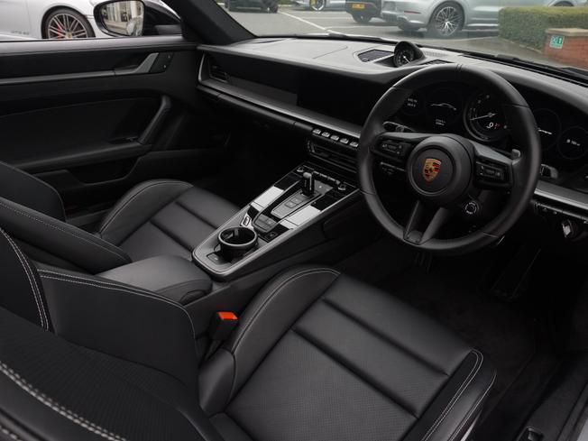 PORSCHE 911 Photo 8