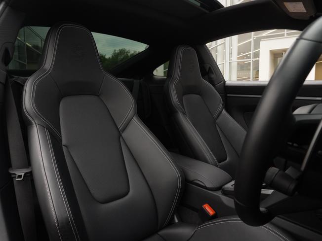 PORSCHE 911 Photo 9
