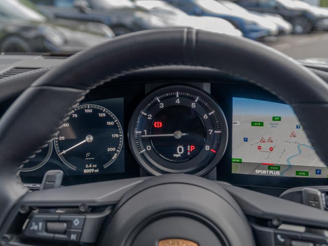 PORSCHE 911 Photo 16