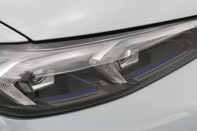 BMW 3 Series Photo 10
