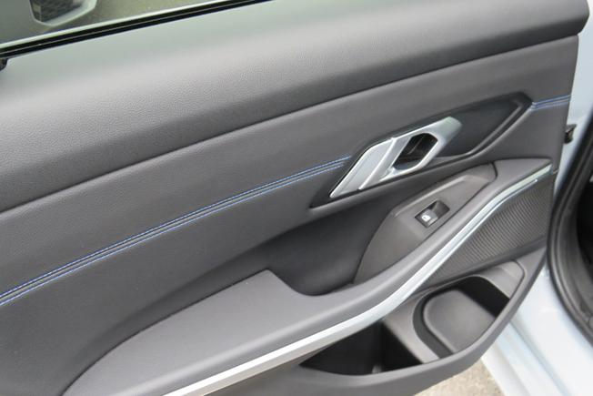 BMW 3 Series Photo 13
