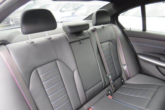 BMW 3 Series Photo 17