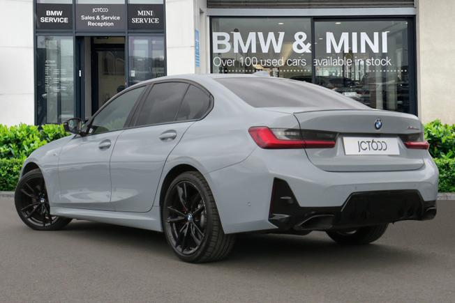 BMW 3 Series Photo 2