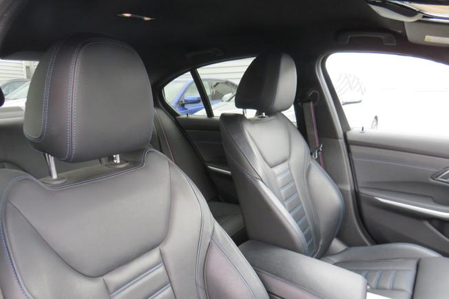 BMW 3 Series Photo 21