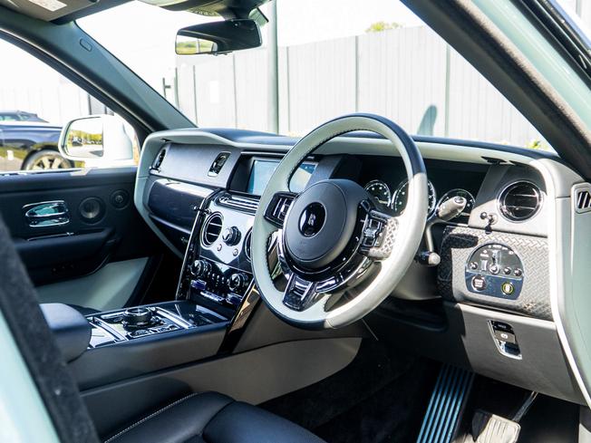 ROLLS-ROYCE Cullinan Photo 10