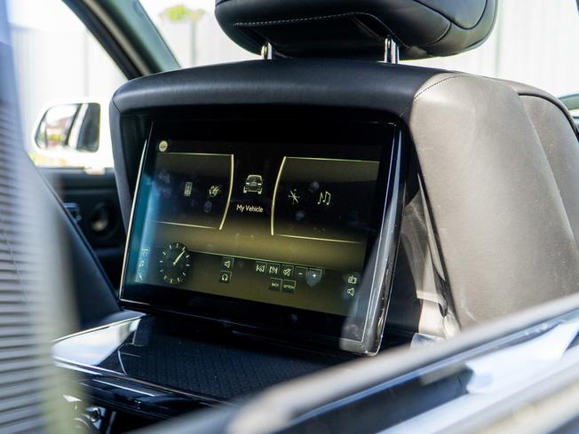ROLLS-ROYCE Cullinan Photo 17
