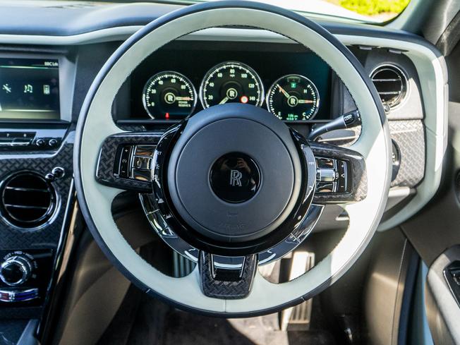 ROLLS-ROYCE Cullinan Photo 18