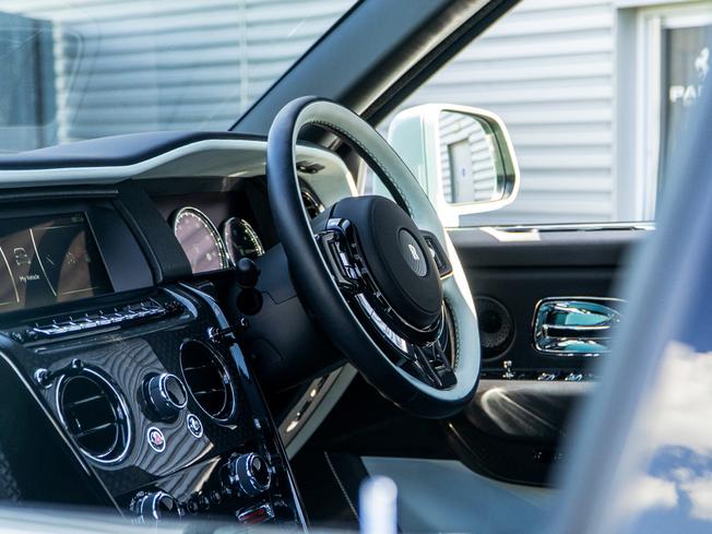 ROLLS-ROYCE Cullinan Photo 24