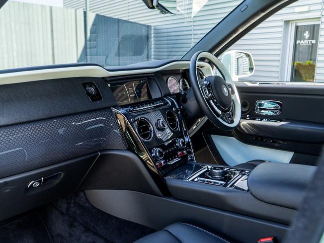 ROLLS-ROYCE Cullinan Photo 28