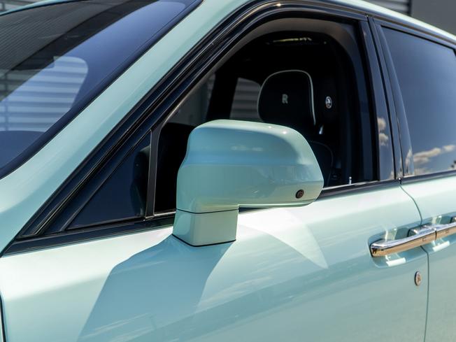 ROLLS-ROYCE Cullinan Photo 31