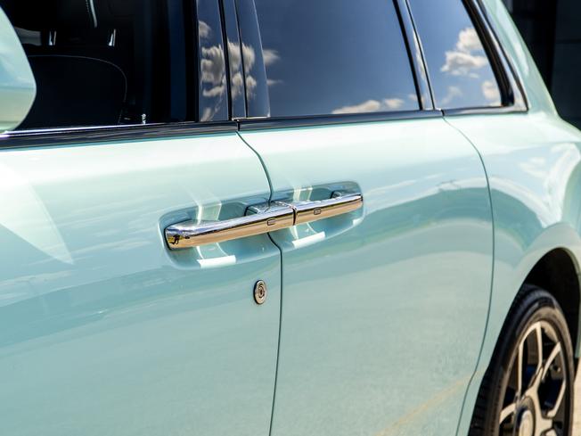 ROLLS-ROYCE Cullinan Photo 32