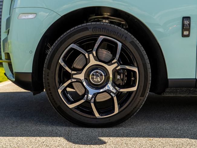 ROLLS-ROYCE Cullinan Photo 34