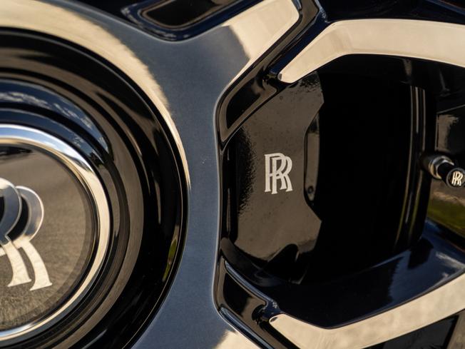 ROLLS-ROYCE Cullinan Photo 35