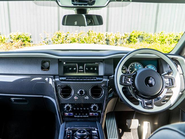 ROLLS-ROYCE Cullinan Photo 4