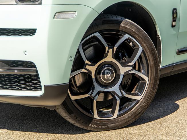 ROLLS-ROYCE Cullinan Photo 50
