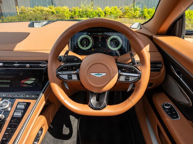 ASTON MARTIN Db12 Photo 11
